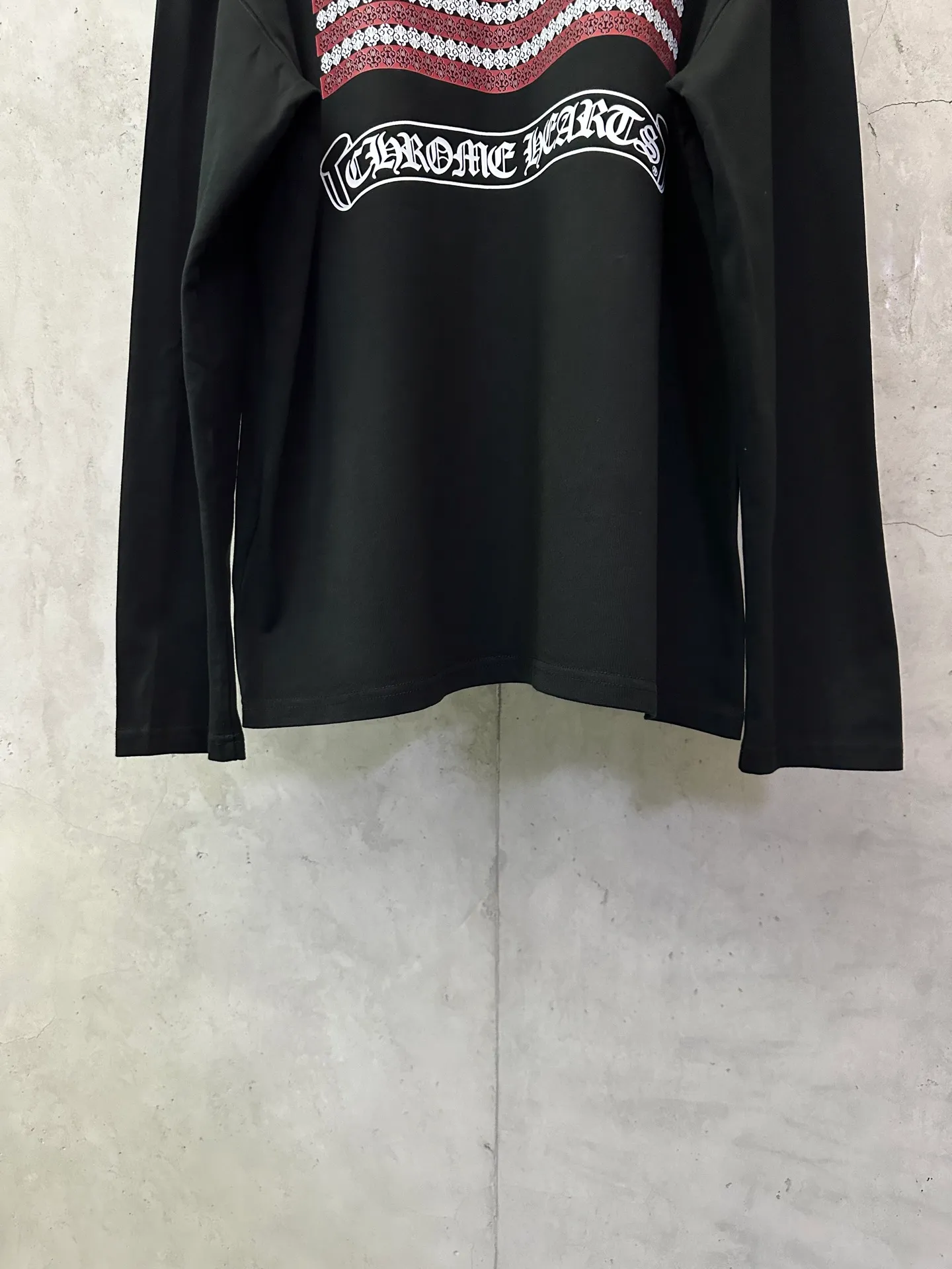 P320 Chrome Hearts 25ss Horseshoe Sanskrit flag printed round neck long-sleeved T-shirt. Fabric is high-definition, super heavyweight cotton, double yarn compact Xinjiang cotton. Weight: 320 grams. Clean cloth. Clear texture. Tight feel. Stiff. High color fastness. No deformation. No discoloration. Customized hardware. Thread. Accessories. Alignment. Same style for men and women. -Color: Black White -Size: XS S M L XL